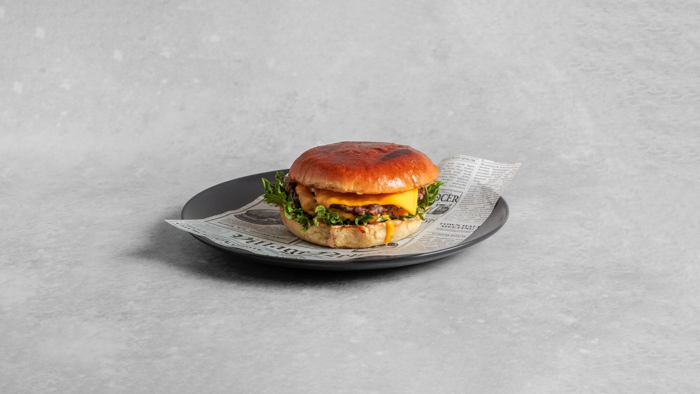 Wagyu-burger med smeltet cheddar