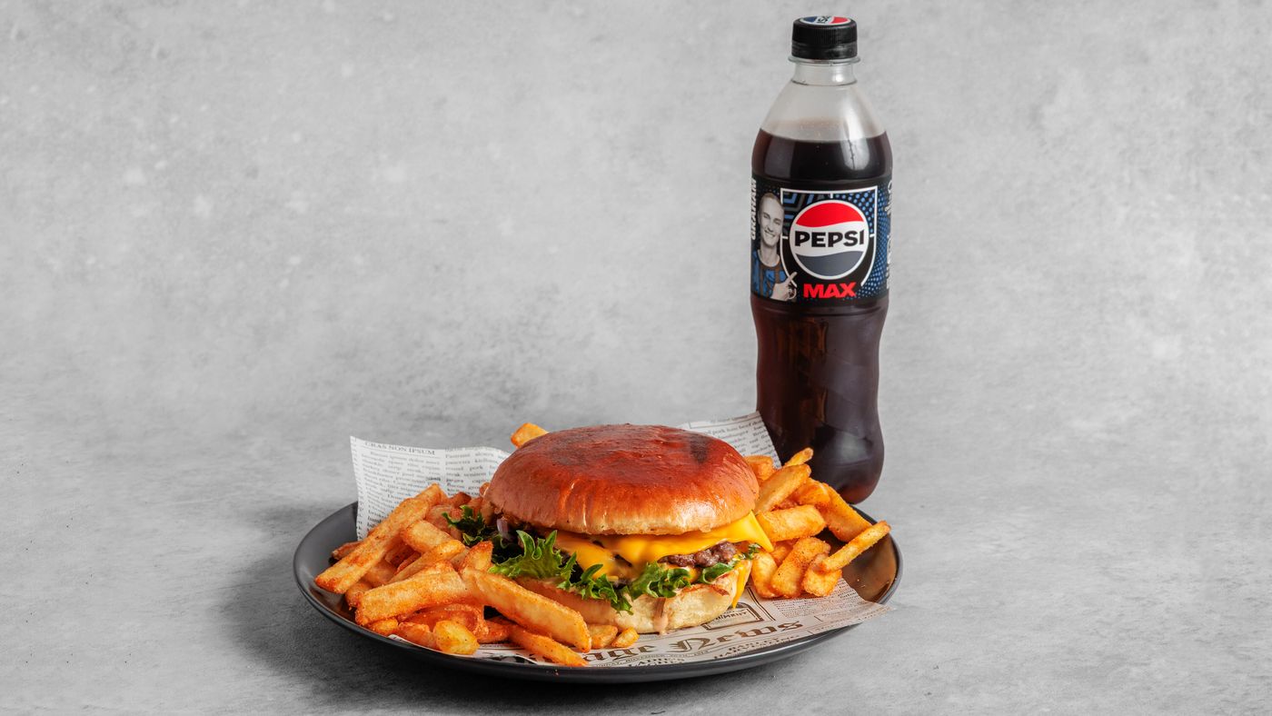 Burgermeny med pommes frites og drikke